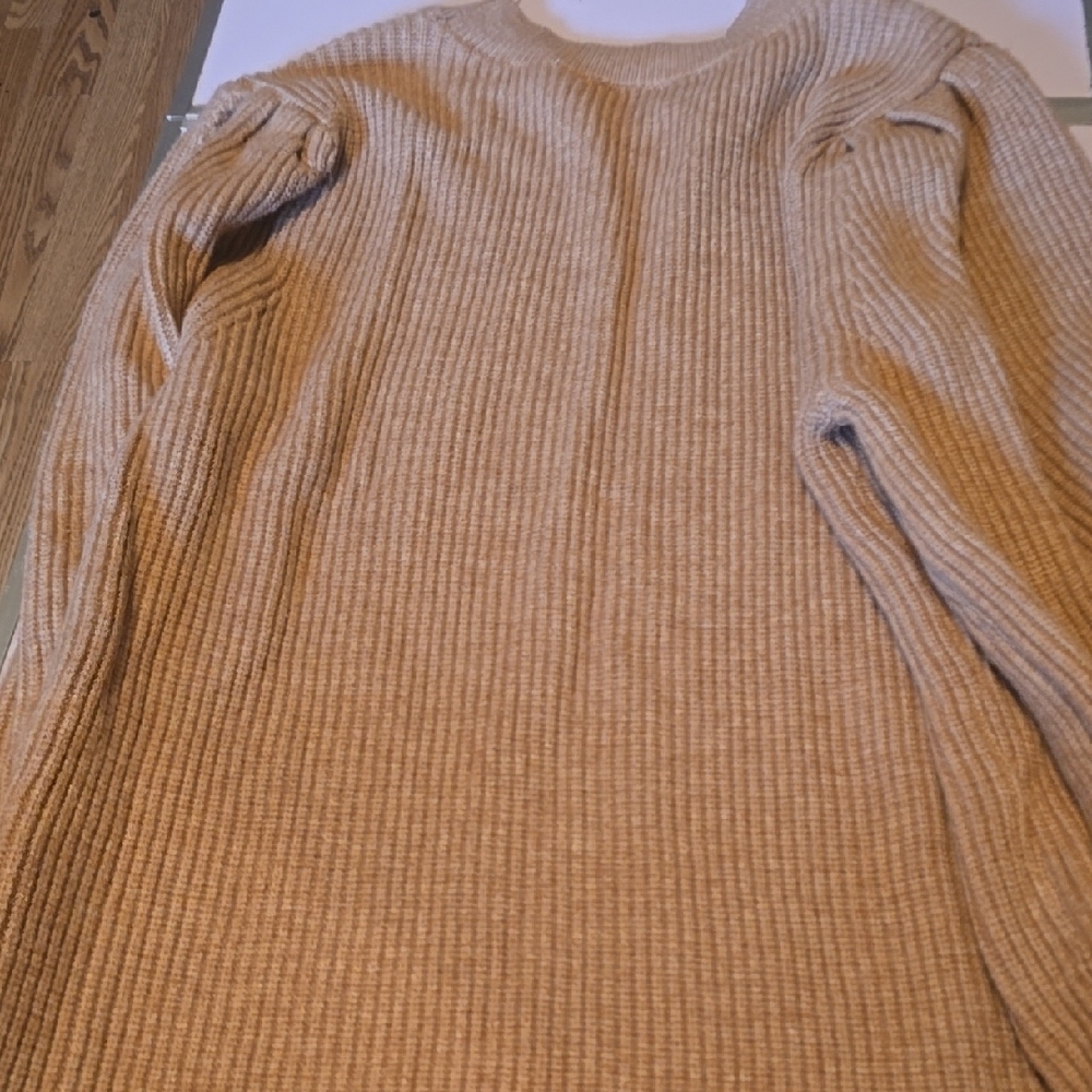 Cyrus Tan Ribbed Crew Neck Sweater - Picture 3 of 3